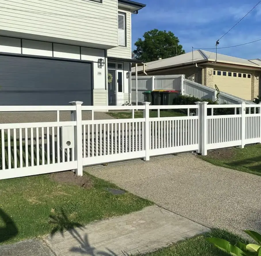 Decorative PVC slat fence detail